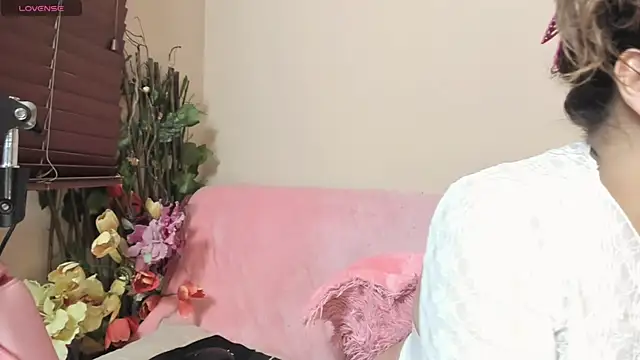 Snapshot of sara__lynn chatting on 1, 2, 2025 sara lynn online show from 1, 2, 2025