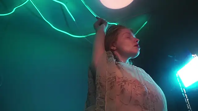 ginger hugs online show from 19, 9, 2025