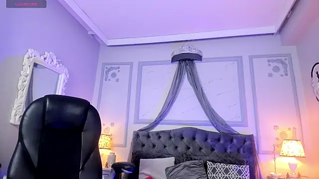 Chloe fischer  online show from 23, 1, 2025