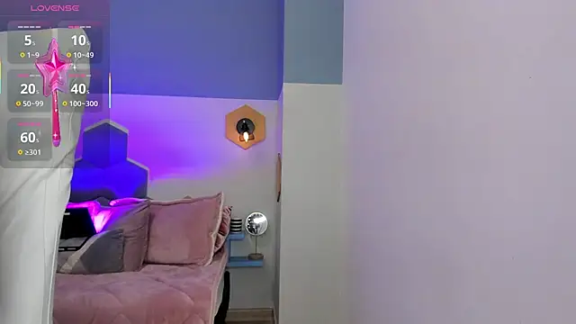 Chloe fischer  online show from 11, 9, 2025