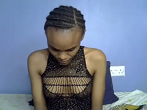 Queen petite  online show from 3, 3, 2025