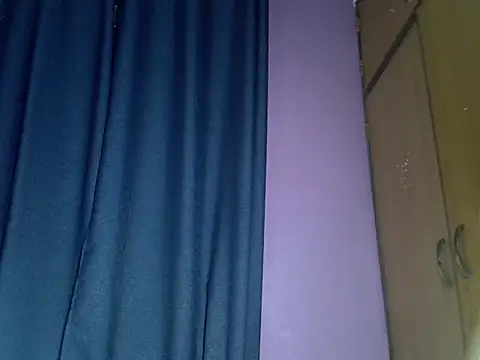 Snapshot of Queen_petite_ chatting on 9, 11, 2025 Queen petite online show from 9, 11, 2025