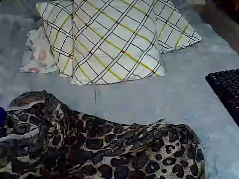 Snapshot of Queen_petite_ chatting on 22, 11, 2025 Queen petite online show from 22, 11, 2025