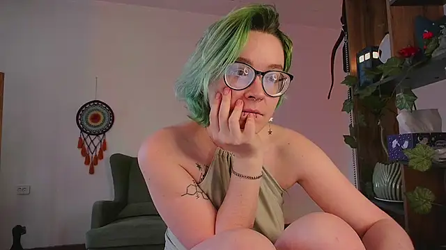 Snapshot of alisahug chatting on 1, 2, 2025 alisahug online show from 1, 2, 2025