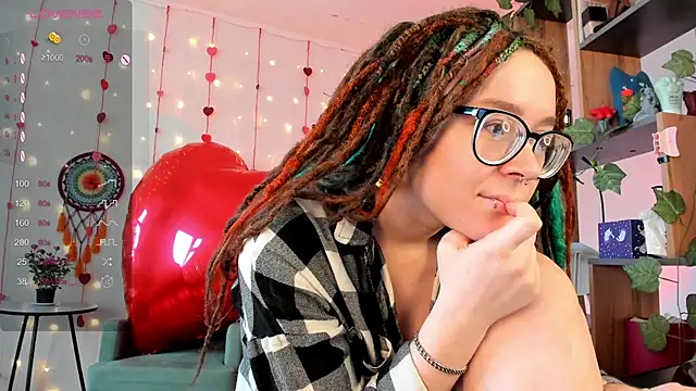 Snapshot of alisahug chatting on 7, 2, 2025 alisahug online show from 7, 2, 2025