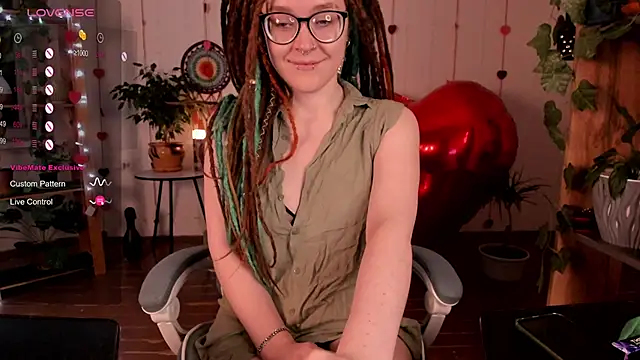 Snapshot of alisahug chatting on 13, 2, 2025 alisahug online show from 13, 2, 2025