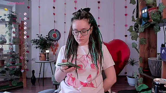 Snapshot of alisahug chatting on 14, 2, 2025 alisahug online show from 14, 2, 2025