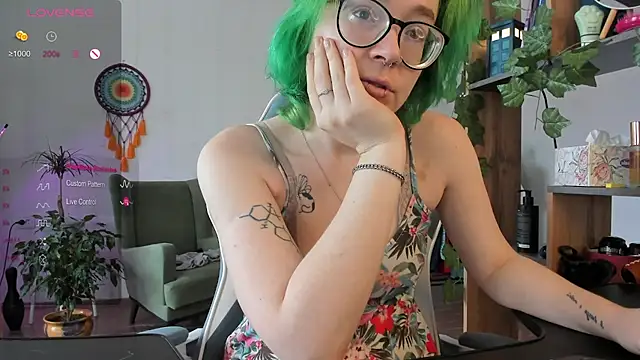 Snapshot of alisahug chatting on 2, 3, 2025 alisahug online show from 2, 3, 2025