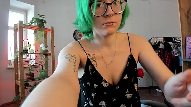 Snapshot of alisahug chatting on 4, 3, 2025 alisahug online show from 4, 3, 2025