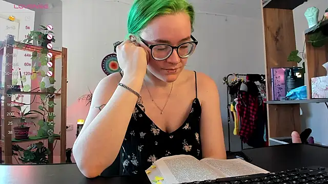 Snapshot of alisahug chatting on 4, 3, 2025 alisahug online show from 4, 3, 2025