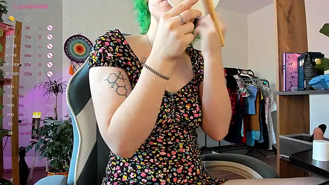 Snapshot of alisahug chatting on 5, 3, 2025 alisahug online show from 5, 3, 2025