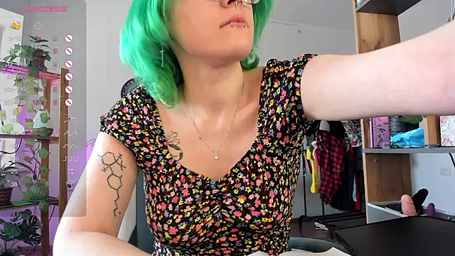 Snapshot of alisahug chatting on 5, 3, 2025 alisahug online show from 5, 3, 2025