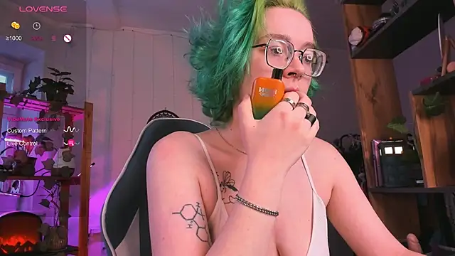 Snapshot of alisahug chatting on 10, 3, 2025 alisahug online show from 10, 3, 2025