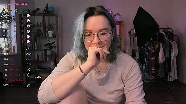 Snapshot of alisahug chatting on 20, 9, 2025 alisahug online show from 20, 9, 2025