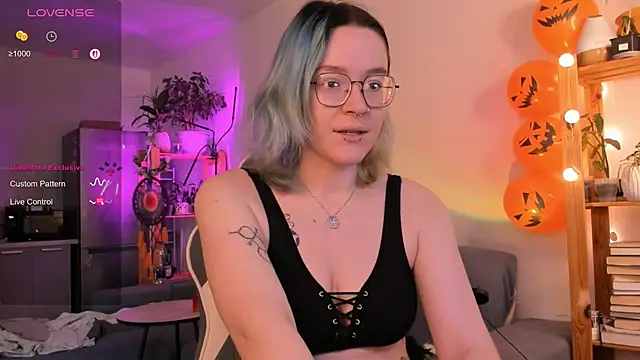 Snapshot of alisahug chatting on 22, 10, 2025 alisahug online show from 22, 10, 2025