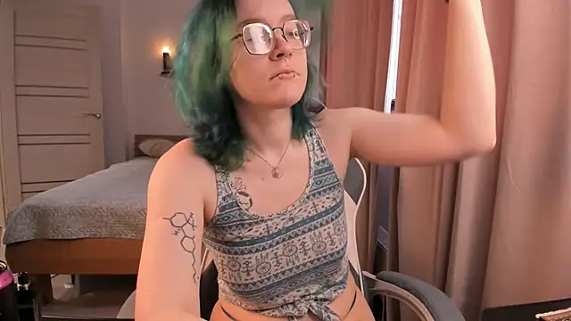 Snapshot of alisahug chatting on 19, 11, 2025 alisahug online show from 19, 11, 2025