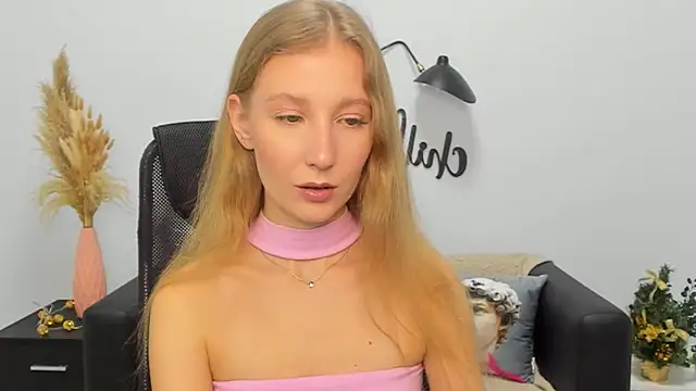 Snapshot of LolaWilsons chatting on 31, 12, 2024 LolaWilsons online show from 31, 12, 2024