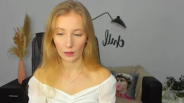 Snapshot of LolaWilsons chatting on 13, 1, 2025 LolaWilsons online show from 13, 1, 2025