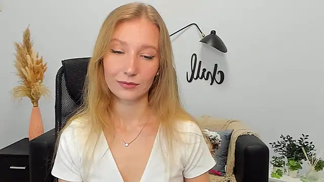 Snapshot of LolaWilsons chatting on 19, 2, 2025 LolaWilsons online show from 19, 2, 2025