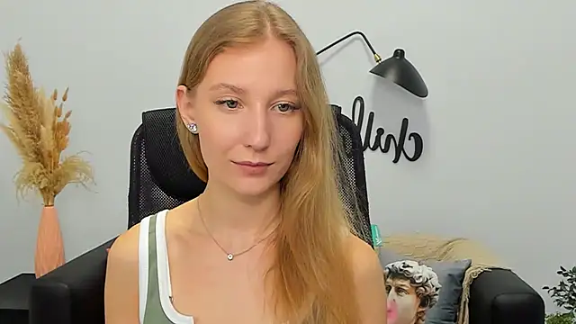 Snapshot of LolaWilsons chatting on 19, 3, 2025 LolaWilsons online show from 19, 3, 2025