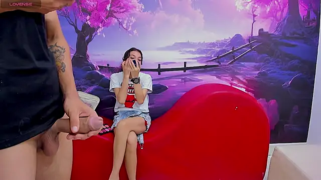 Snapshot of SlimLoves chatting on 8, 2, 2025 SlimLoves online show from 8, 2, 2025