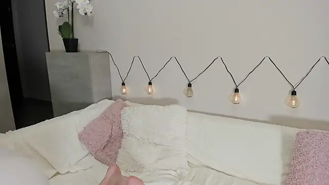 Snapshot of shine_chanel chatting on 10, 12, 2024 shine chanel online show from 10, 12, 2024