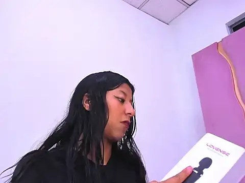 VaneLin18 online show from 4, 12, 2025