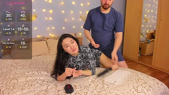 NikkiNSerdron online show from 25, 1, 2025