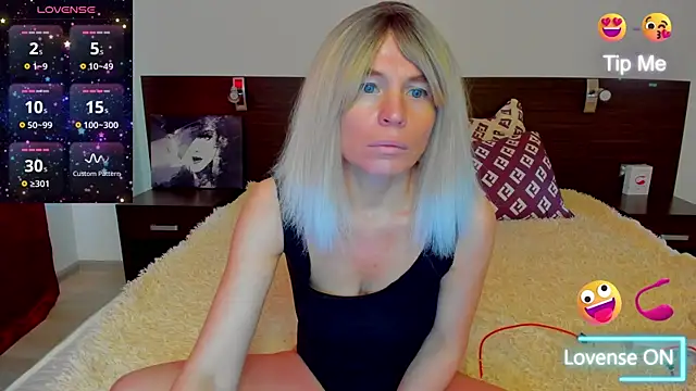 Hanna Becrett17 online show from 5, 3, 2025