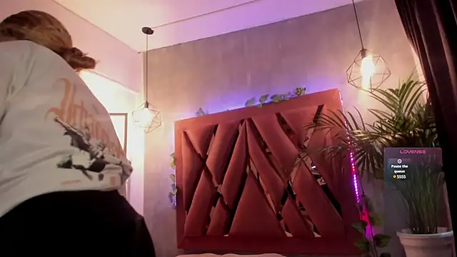 Haelycute online show from 6, 2, 2025