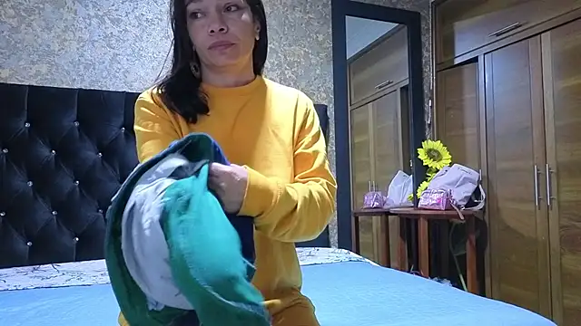 emma xuee online show from 13, 10, 2025