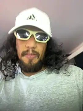 Cuteandhornyy online show from 19, 3, 2026