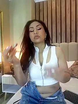 Snapshot of MonicaMoret chatting on 28, 2, 2025 MonicaMoret online show from 28, 2, 2025