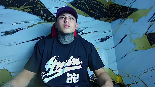 Kevin22 222 online show from 4, 2, 2025