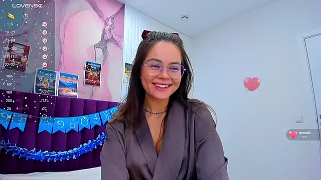 Kelly Cuutie online show from 4, 10, 2025