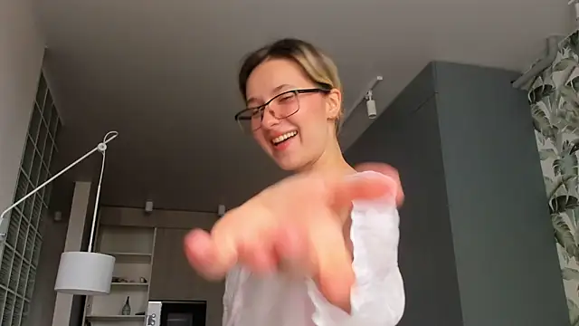 Lilith lutherlow online show from 9, 4, 2026