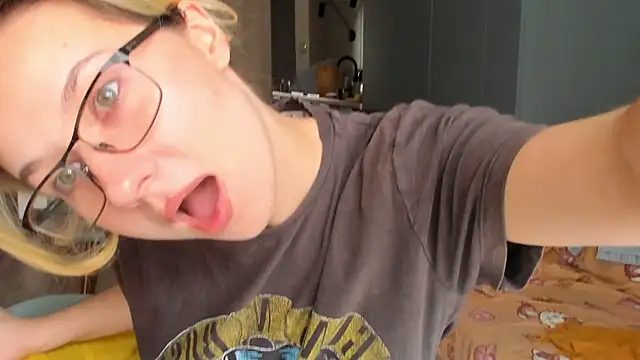 Lilith lutherlow online show from 15, 4, 2026