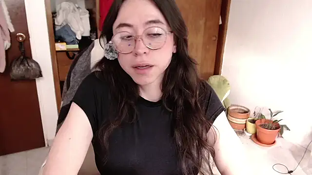 Snapshot of emily_pearl_ chatting on 15, 10, 2025 emily pearl online show from 15, 10, 2025