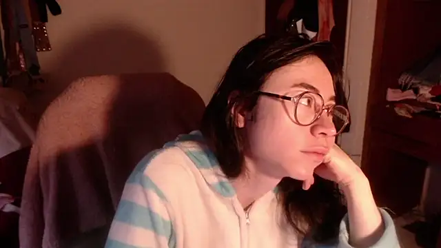 emily pearl  online show from 14, 11, 2025