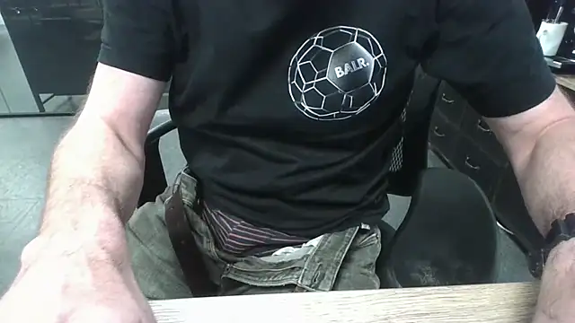 Snapshot of Michealtje85 chatting on 1, 12, 2025 Michealtje85 online show from 1, 12, 2025