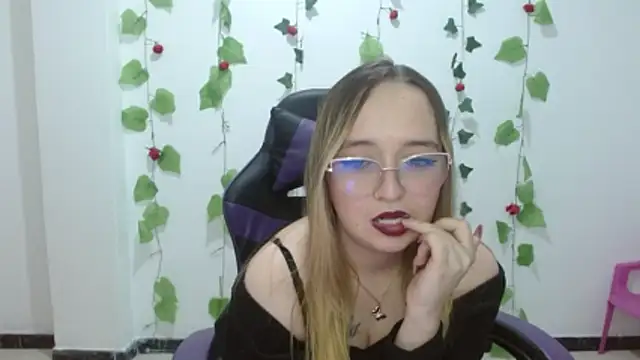 Liaroberts1 online show from 9, 5, 2026