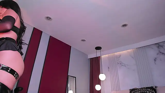 ninaevanss  online show from 27, 11, 2025