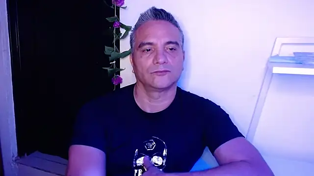 Snapshot of golden_punisher chatting on 9, 1, 2025 golden punisher online show from 9, 1, 2025