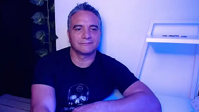 Snapshot of golden_punisher chatting on 11, 3, 2025 golden punisher online show from 11, 3, 2025