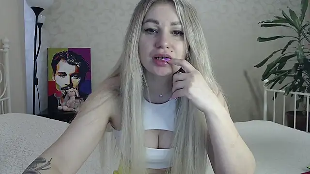 ShyEvaa online show from 17, 4, 2026