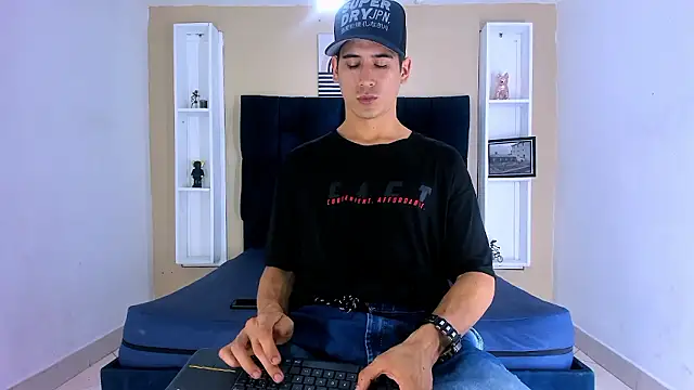 Jhonn Rhyss online show from 3, 12, 2024