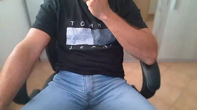Snapshot of cocco1980xxxx chatting on 8, 6, 2026 cocco1980xxxx online show from 8, 6, 2026
