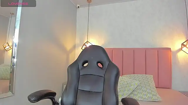 SUNNYCYRUS online show from 10, 3, 2026