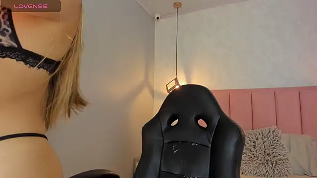 SUNNYCYRUS online show from 3, 6, 2026