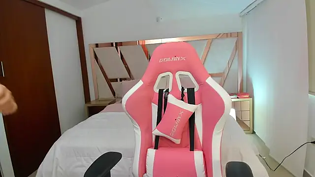 Snapshot of emma_lopes chatting on 7, 4, 2026 emma lopes online show from 7, 4, 2026